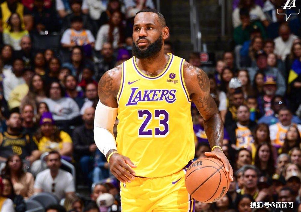 爱游戏导航中心包含出色防守首场状态出色，湖人观众沸腾！，詹姆斯重返赛场赛场气氛高涨的词条