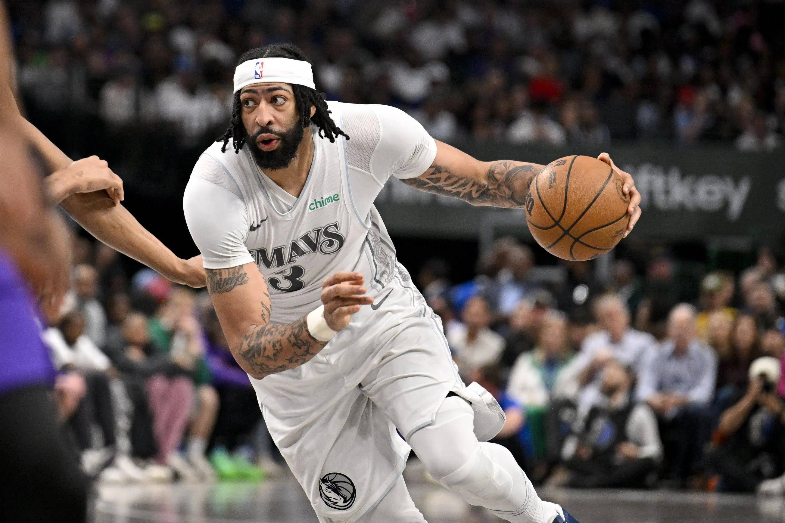 爱游戏官网主页关于浓眉哥重返赛场，领先优势明显首场状态出色，老鹰观众沸腾！赢得满堂喝彩的信息